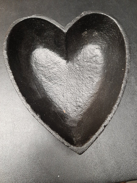 Heart-shaped cast iron cauldron